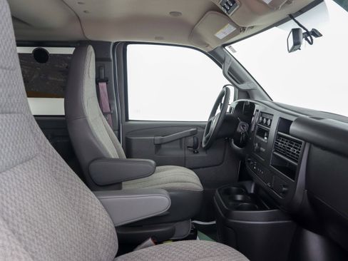 Used 2025 Chevrolet Express 3500 LS image 18