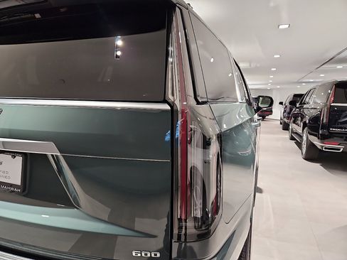 Certified 2025 Cadillac Escalade Premium Luxury image 13