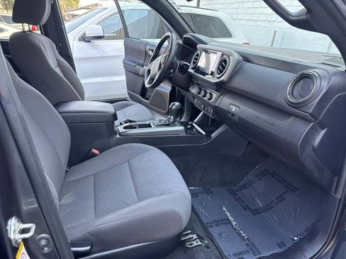 Used 2019 Toyota Tacoma TRD Off-Road w/ Technology Package image 13