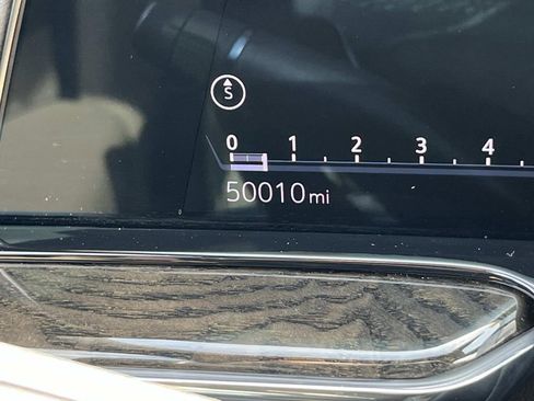 Certified 2024 Cadillac Escalade ESV Premium Luxury image 43