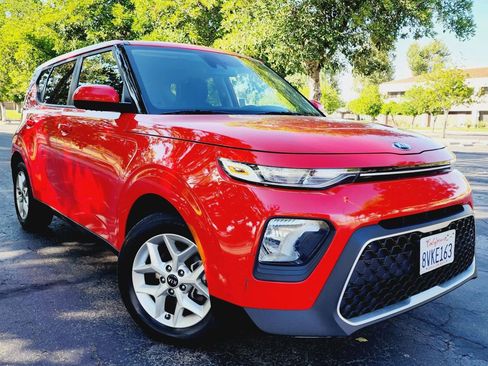 Used 2021 Kia Soul S image 1