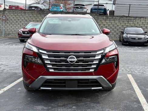 Used 2025 Nissan Rogue SL image 3