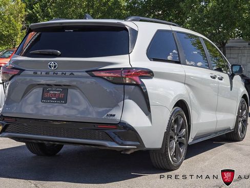 Used 2025 Toyota Sienna XSE FWD image 18