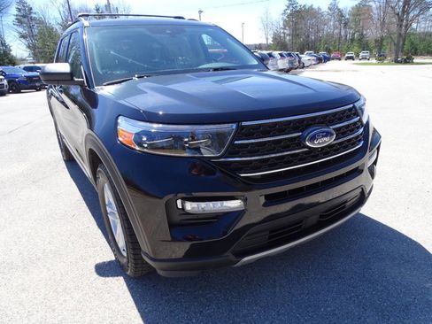 Used 2020 Ford Explorer XLT w/ Equipment Group 202A image 4