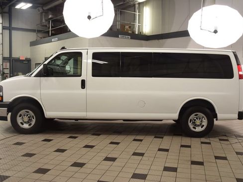 Used 2024 Chevrolet Express 3500 LT w/ LT Preferred Equipment Group RWD image 3