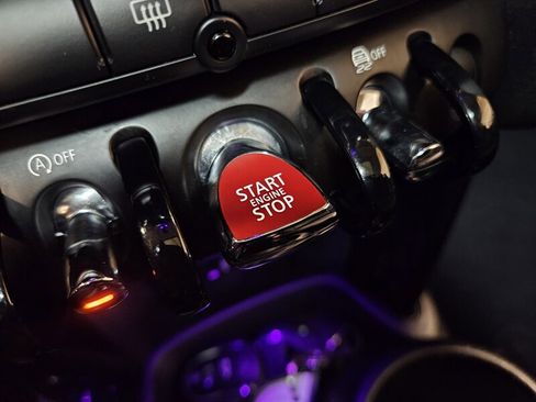 Used 2019 MINI Cooper 2-Door Hardtop FWD image 34