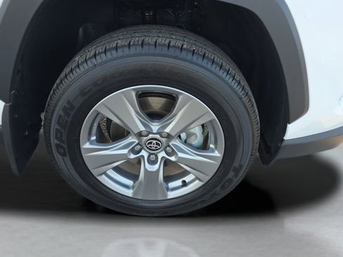Used 2025 Toyota RAV4 XLE w/ Convenience Package FWD image 28