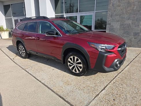 Used 2025 Subaru Outback Premium image 2