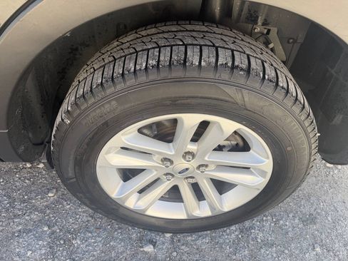 Used 2015 Ford Explorer XLT w/ Equipment Group 202B AWD/4WD image 10