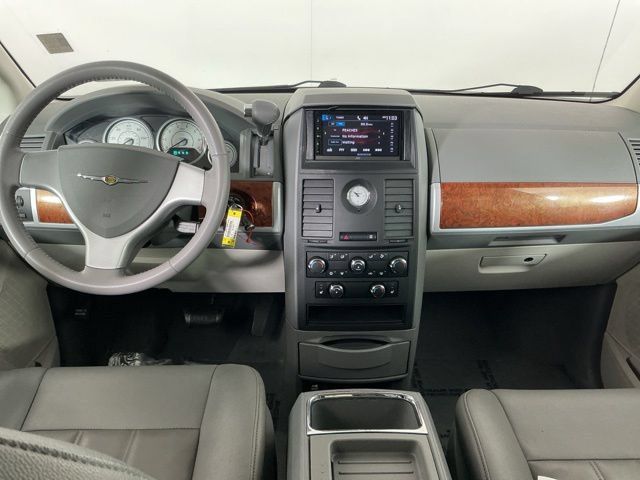 Used 2008 Chrysler Town & Country Touring FWD image 23