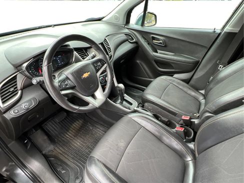 Used 2020 Chevrolet Trax LT w/ Driver Confidence Package FWD image 16