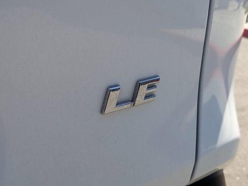 Used 2021 Toyota RAV4 LE FWD image 7