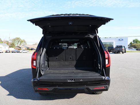 Used 2025 Ford Expedition Platinum w/ Stealth Performance Package AWD/4WD image 11