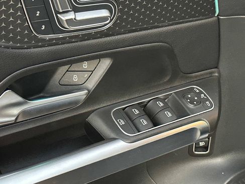 Used 2025 Mercedes-Benz GLB 250 image 19