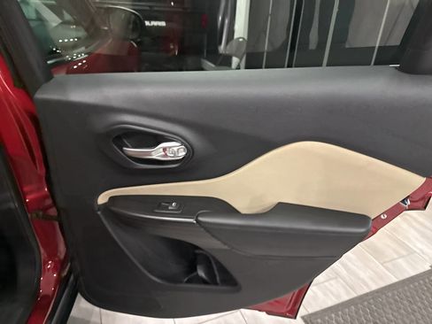 Used 2015 Jeep Cherokee Latitude image 34