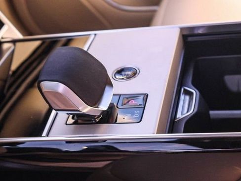 New 2025 Land Rover Range Rover SE image 14