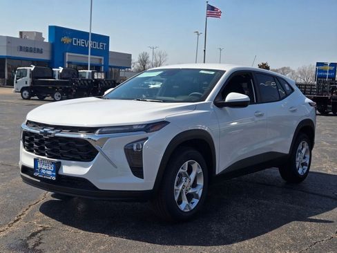 New 2026 Chevrolet Trax LS image 3