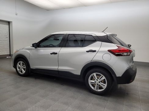 Used 2020 Nissan Kicks S image 3