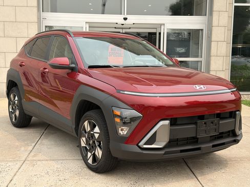Used 2024 Hyundai Kona SEL w/ Convenience Package AWD/4WD image 2