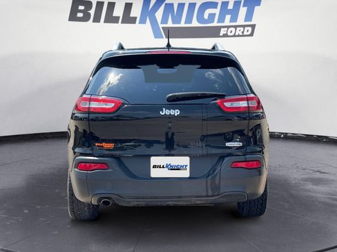 Used 2018 Jeep Cherokee Latitude Plus FWD image 4