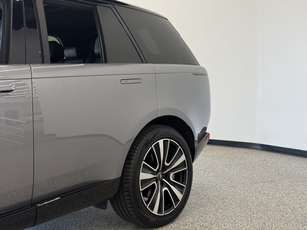 Used 2024 Land Rover Range Rover SE AWD/4WD image 5