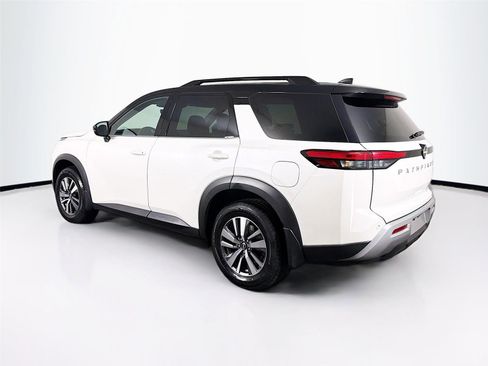 Used 2024 Nissan Pathfinder SL AWD/4WD image 5