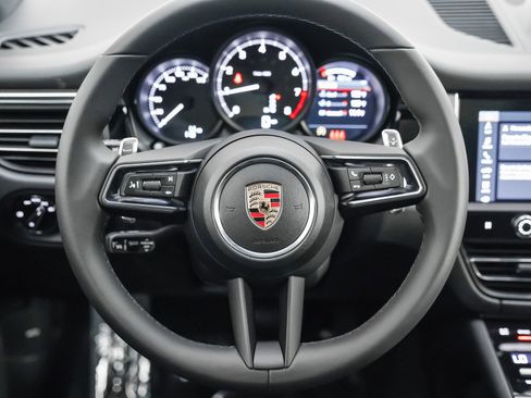 New 2026 Porsche Macan image 14