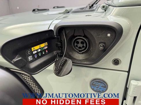 Used 2023 Jeep Wrangler Unlimited w/ 8.4" Radio Group AWD/4WD image 11