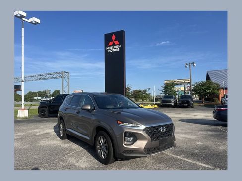 Used 2019 Hyundai Santa Fe SE AWD/4WD image 1