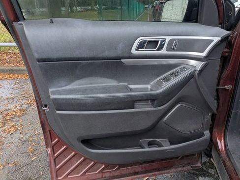 Used 2015 Ford Explorer XLT w/ Equipment Group 202B image 14