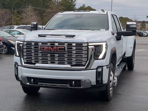 New 2026 GMC Sierra 3500 Denali w/ Denali Reserve Package image 11