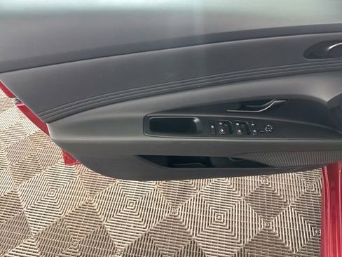 Used 2025 Hyundai Elantra SEL FWD image 23