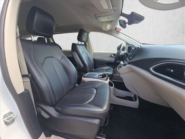 Used 2024 Chrysler Pacifica Touring-L FWD image 21