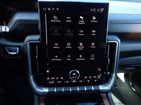 Used 2025 GMC Yukon XL Denali AWD/4WD image 19
