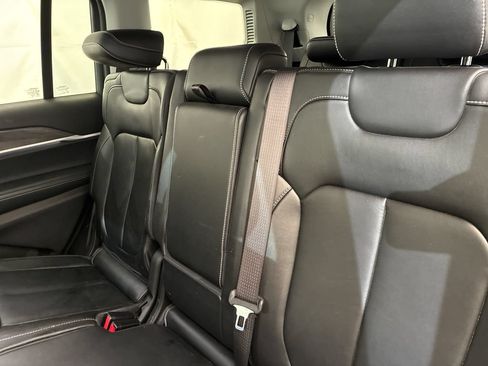 Used 2022 Jeep Grand Cherokee L Limited AWD/4WD image 9