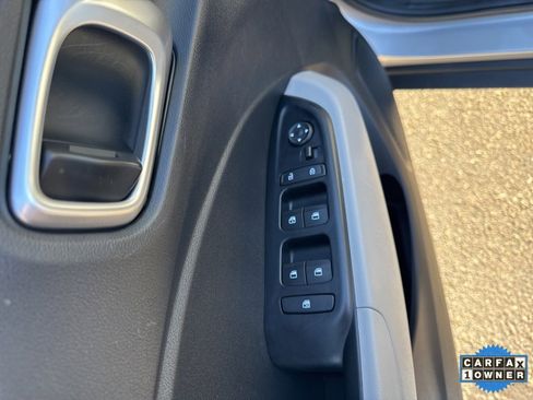 Used 2025 Hyundai Venue SEL image 12