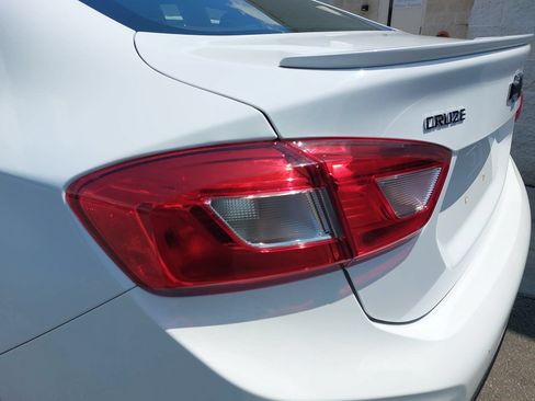Used 2019 Chevrolet Cruze LT w/ Convenience Package FWD image 33