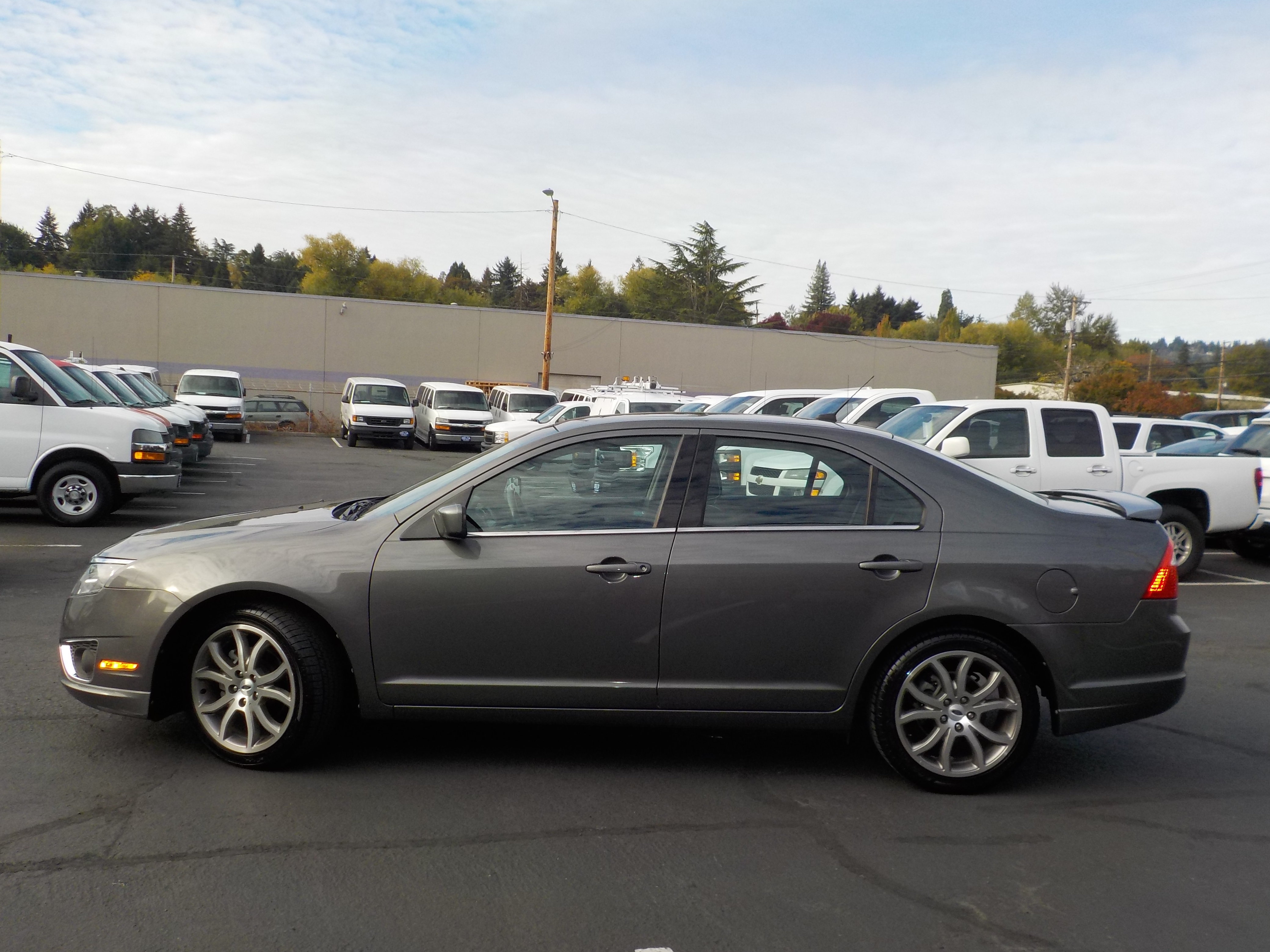 Used 2012 Ford Fusion SE FWD image 2