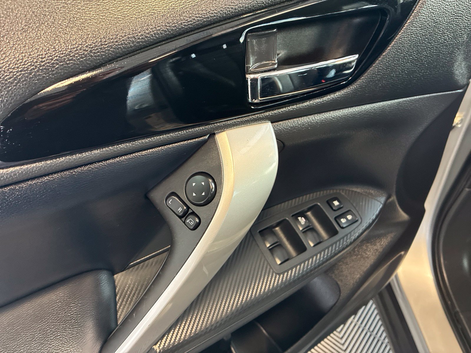 Used 2025 Mitsubishi Eclipse Cross SE AWD/4WD image 14