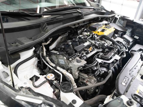 Used 2023 Toyota Corolla Cross XLE image 32