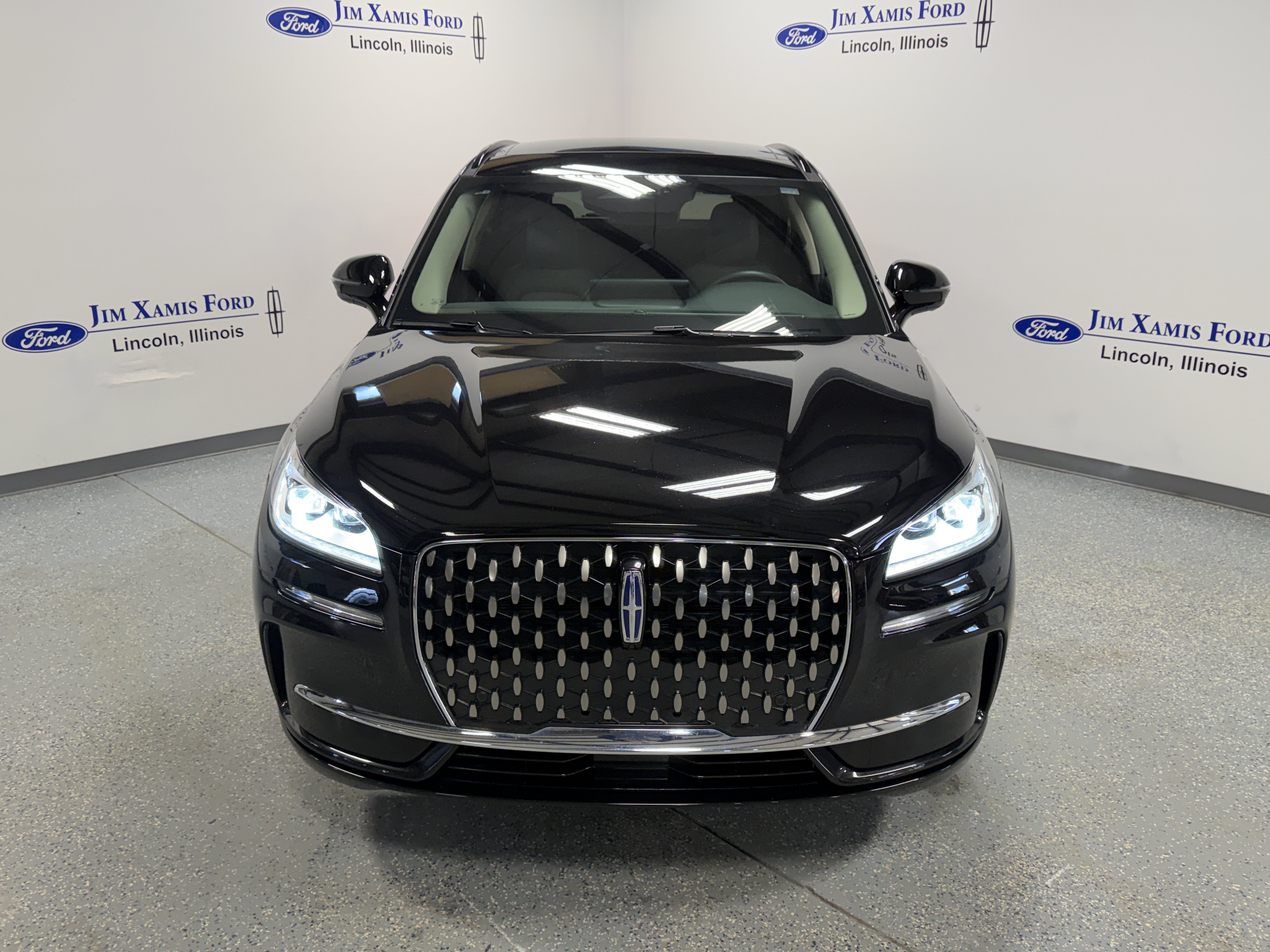 Used 2025 Lincoln Corsair Grand Touring w/ Equipment Group 301A AWD/4WD image 2