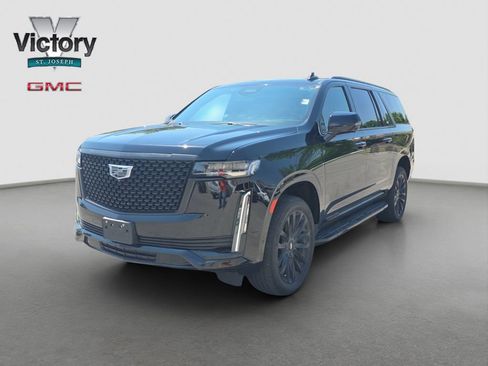 Used 2022 Cadillac Escalade ESV Premium Luxury RWD image 3