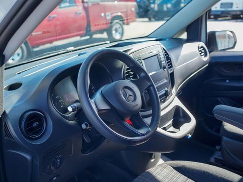 Used 2019 Mercedes-Benz Metris image 2