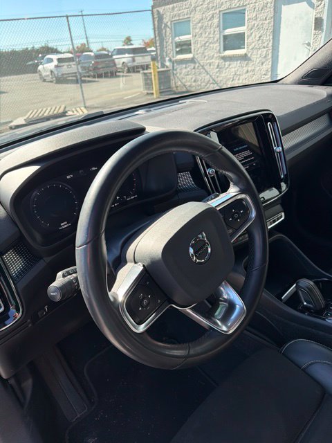 Used 2022 Volvo XC40 T5 R-Design AWD/4WD image 23