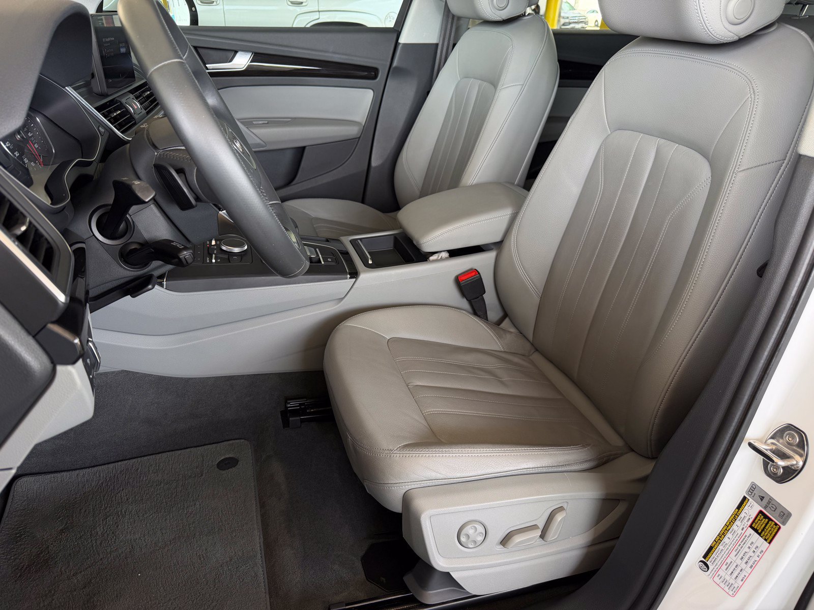 Used 2019 Audi Q5 2.0T Premium w/ Convenience Package AWD/4WD image 9