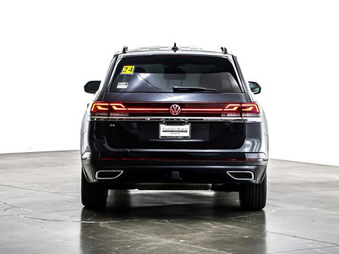 Used 2024 Volkswagen Atlas SE w/ Panoramic Sunroof Package image 5
