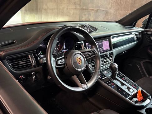 Used 2023 Porsche Macan AWD/4WD image 4