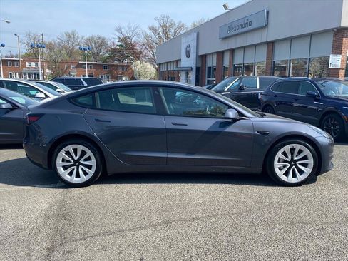 Used 2023 Tesla Model 3 Standard Range image 2