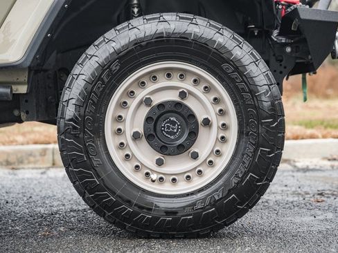 Used 2022 Jeep Gladiator Willys image 23