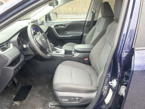 Used 2024 Toyota RAV4 XLE image 33